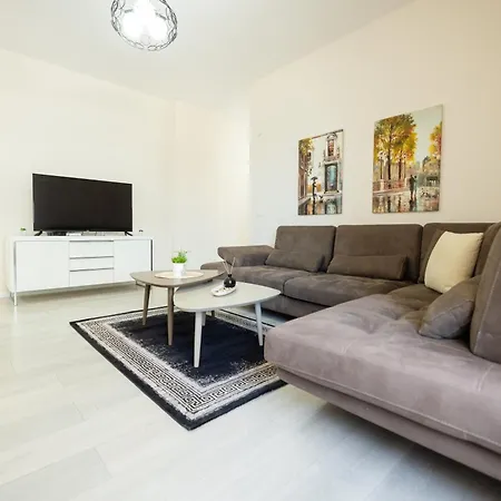Апартаменты Lungomare Beachfront - By Eka Luxury Влёра