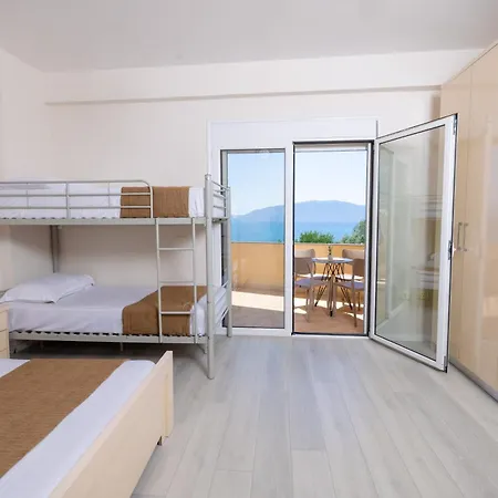 Апартаменты Lungomare Beachfront - By Eka Luxury Влёра